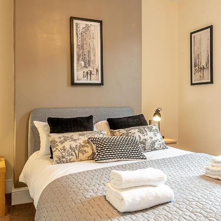 3 Bedroom Home Sleeps 5 Close To Chester City Centre Welcomes Couples, Small Groups, Families And Contractors Luaran gambar
