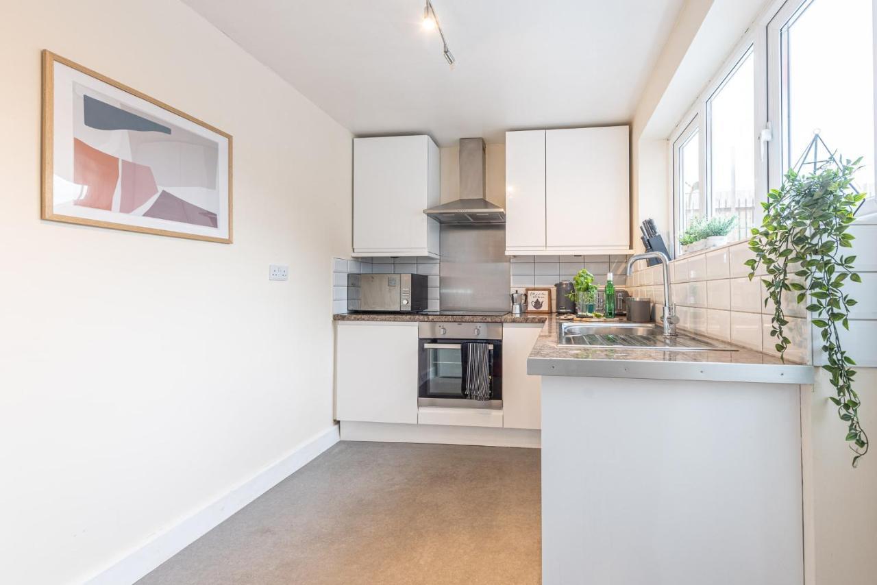 3 Bedroom Home Sleeps 5 Close To Chester City Centre Welcomes Couples, Small Groups, Families And Contractors Luaran gambar