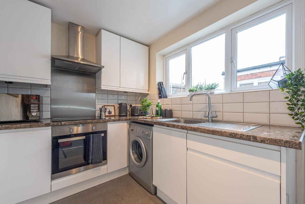 3 Bedroom Home Sleeps 5 Close To Chester City Centre Welcomes Couples, Small Groups, Families And Contractors Luaran gambar