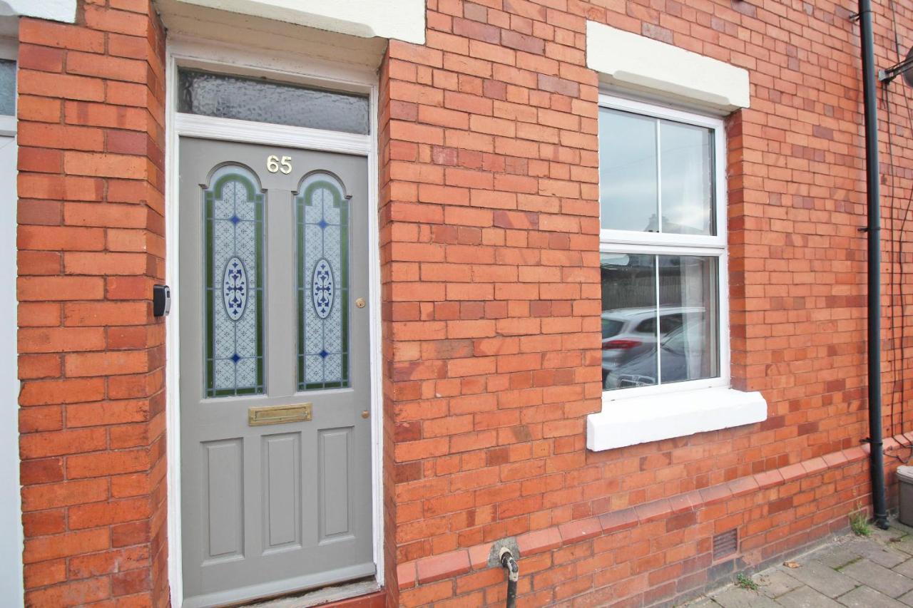 3 Bedroom Home Sleeps 5 Close To Chester City Centre Welcomes Couples, Small Groups, Families And Contractors Luaran gambar