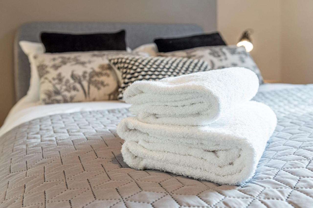 3 Bedroom Home Sleeps 5 Close To Chester City Centre Welcomes Couples, Small Groups, Families And Contractors Luaran gambar
