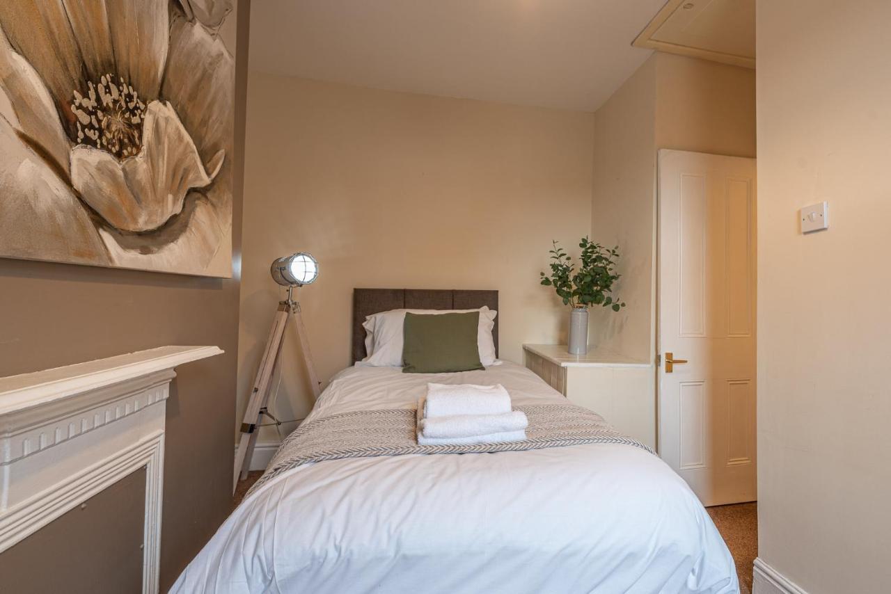 3 Bedroom Home Sleeps 5 Close To Chester City Centre Welcomes Couples, Small Groups, Families And Contractors Luaran gambar