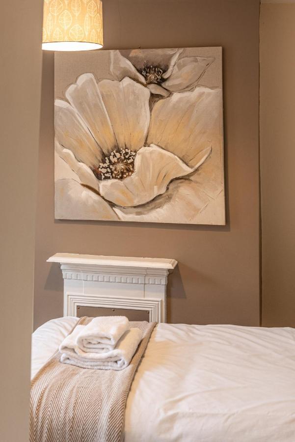 3 Bedroom Home Sleeps 5 Close To Chester City Centre Welcomes Couples, Small Groups, Families And Contractors Luaran gambar
