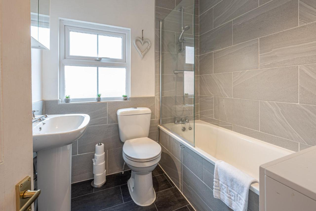 3 Bedroom Home Sleeps 5 Close To Chester City Centre Welcomes Couples, Small Groups, Families And Contractors Luaran gambar