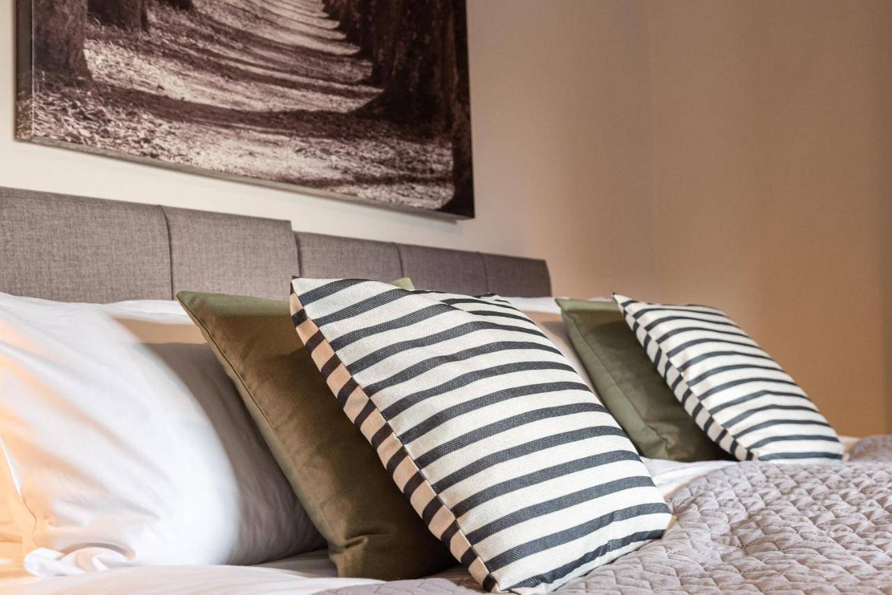 3 Bedroom Home Sleeps 5 Close To Chester City Centre Welcomes Couples, Small Groups, Families And Contractors Luaran gambar