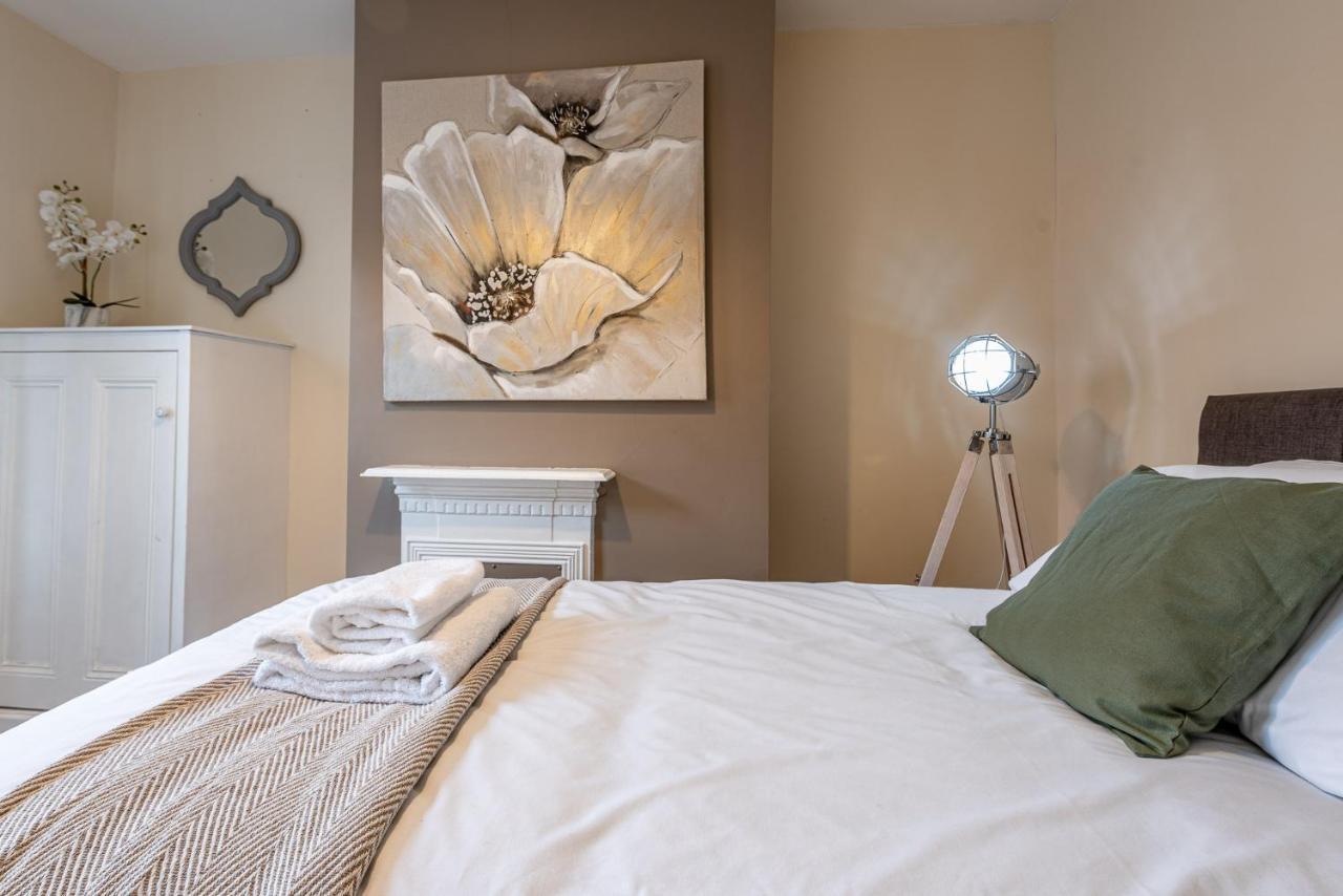3 Bedroom Home Sleeps 5 Close To Chester City Centre Welcomes Couples, Small Groups, Families And Contractors Luaran gambar